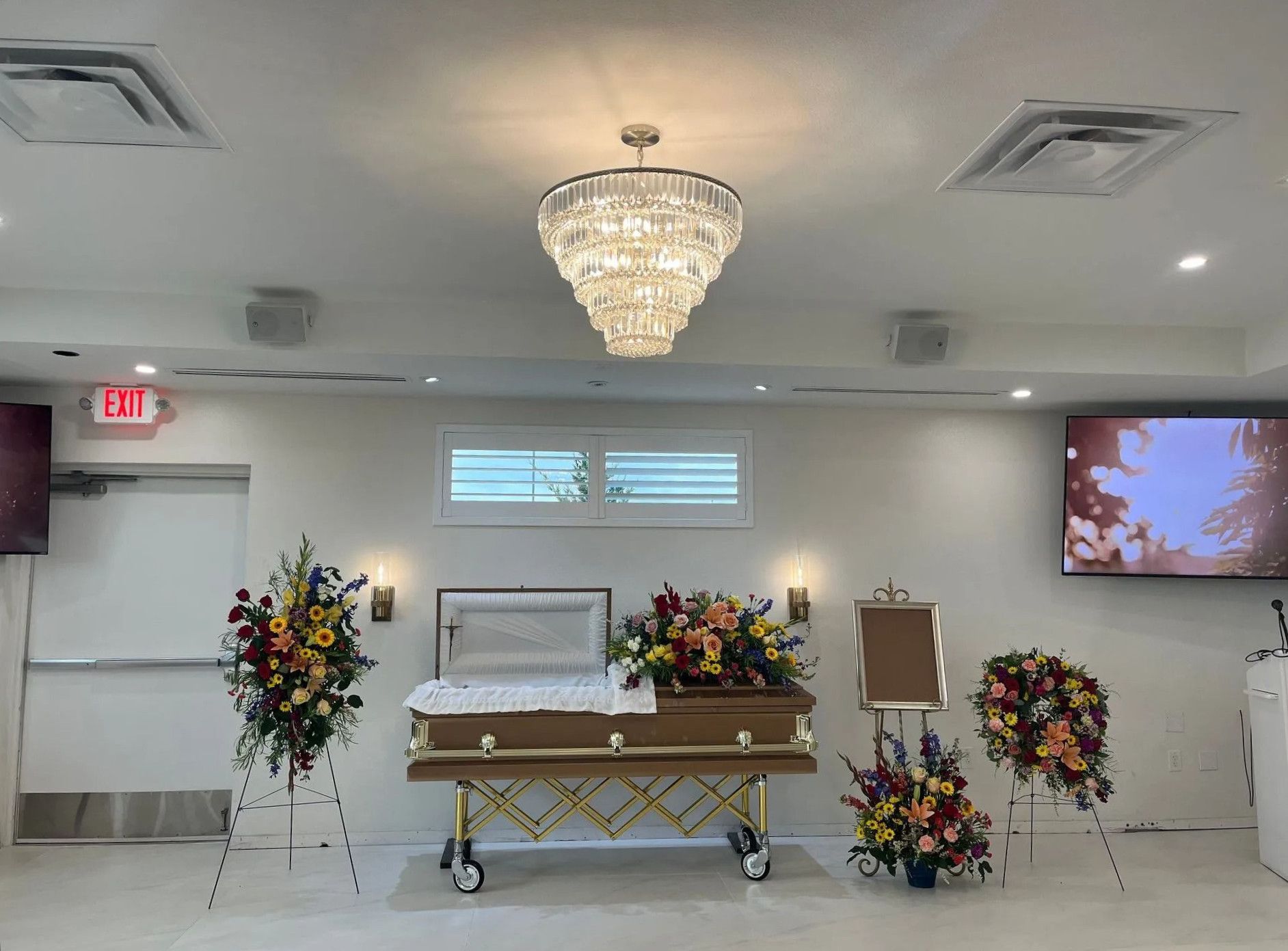 imgi 81 Brown+casket+open 1920w